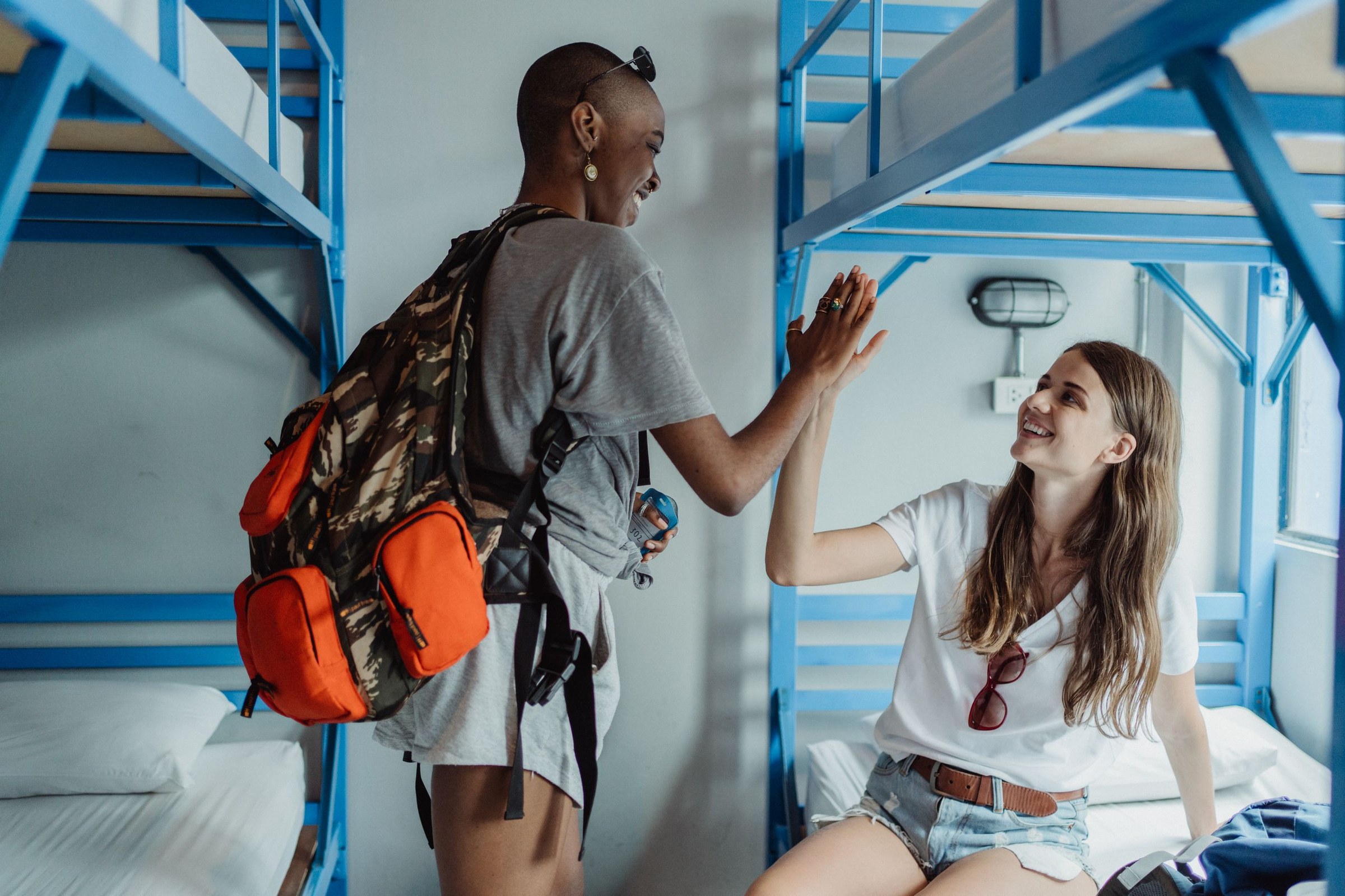 Voyageurs dans une auberge de jeunesse réservée sur Hostelworld